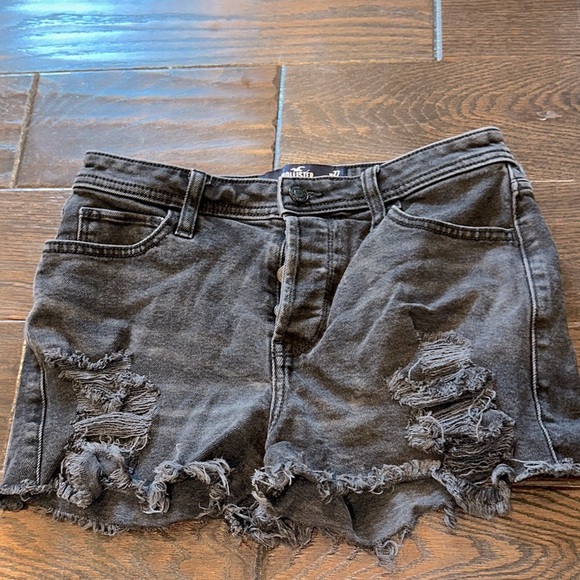 Hollister Pants - HOLLISTER high rise Mom shorts Black distressed Jean Shorts size 5/27